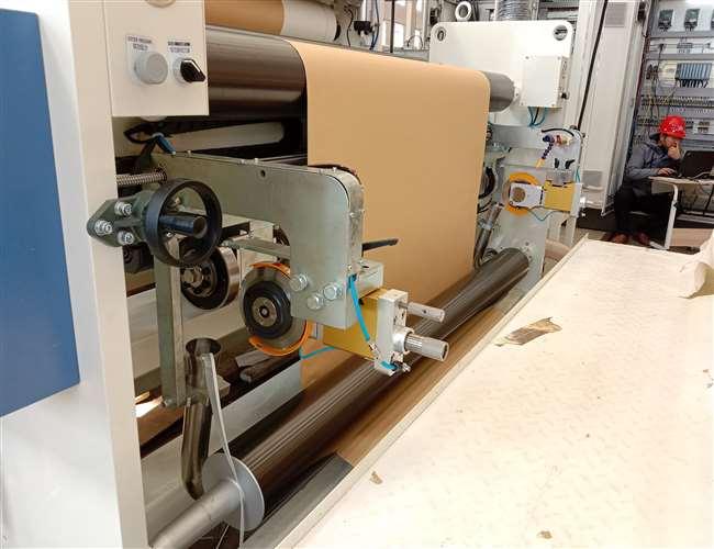 Máquina de papel automática de alta velocidad de la laminación de la protuberancia de la taza de papel de rollo 200m/min 2