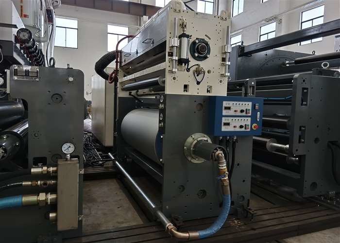 Capacidad 200 - 400 Kg/Hr Máquina de laminado de recubrimiento por extrusión Máxima velocidad de recubrimiento 200 M/Min