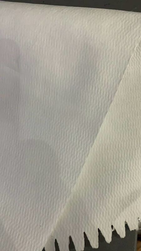 Máquina soplada derretimiento del paño de la velocidad rápida, no tejido haciendo máquina blanco y azul de poco ruido con el agujero de 2400 hileras