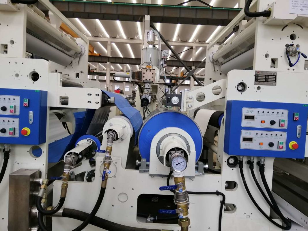 Máquina plástica de la laminación del extrusor automático del alto rendimiento con diseño especial del tornillo en blanco y azul